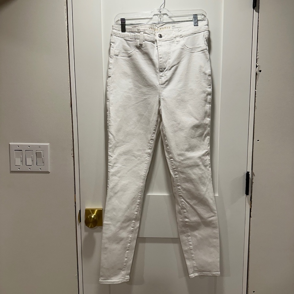 100001	Womens	Jean	American Eagle	Super High Rise Skinny	White	14	L	Like New